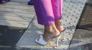 Кои модели сандали и обувки на платформа разтърсват модната сцена?