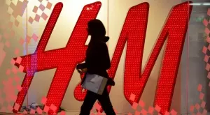 H&M ще продава дрехи и аксесоари втора употреба в основния си магазин в Лондон