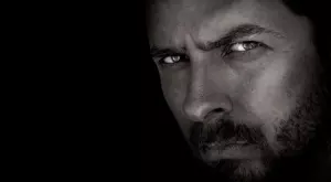 Защото жените полудяват по мрачни мъже