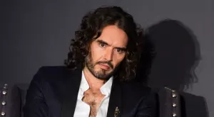 Обвиниха Ръсел Бранд в сексуално насилие (ВИДЕО)