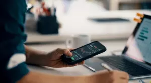 Колко пари щяхте да спечелите, ако вместо нов iPhone купувахте акции на Apple?