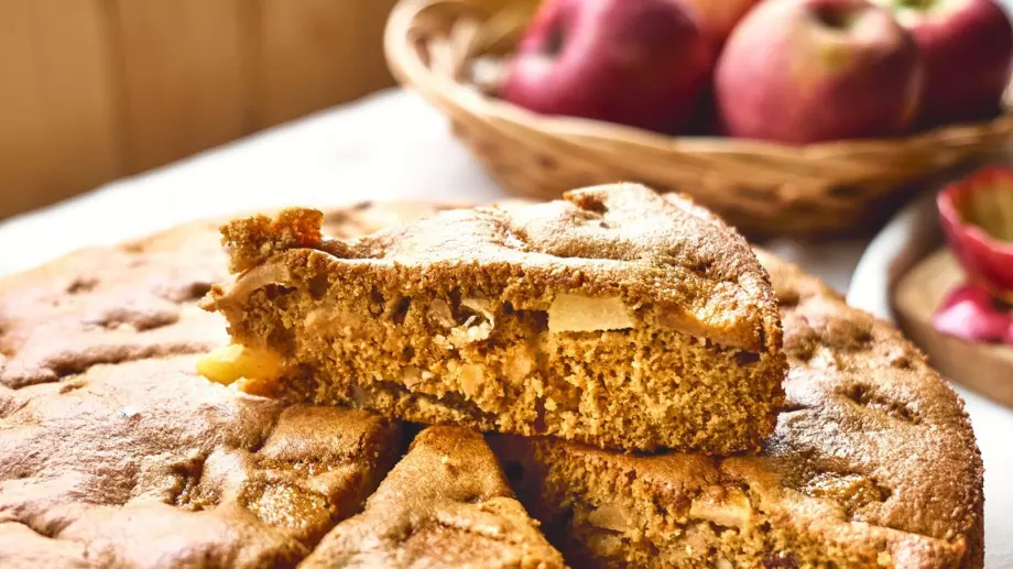 Истинска наслада: Домашен сладкиш с канела и ябълки