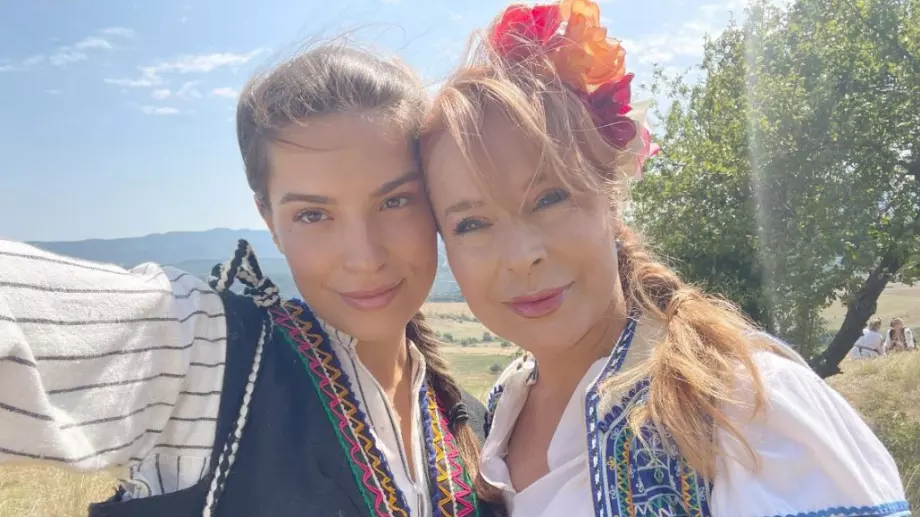 Дъщерята на Мира Добрева разкри защо майка ѝ е била оперирана по спешност