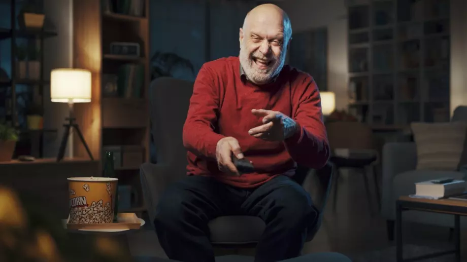 Виц за добър вечер: Момче и момиче правят ... на жп линия