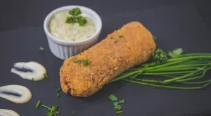 Супер идея за бърза вечеря: Картофено руло с кашкавал и шунка