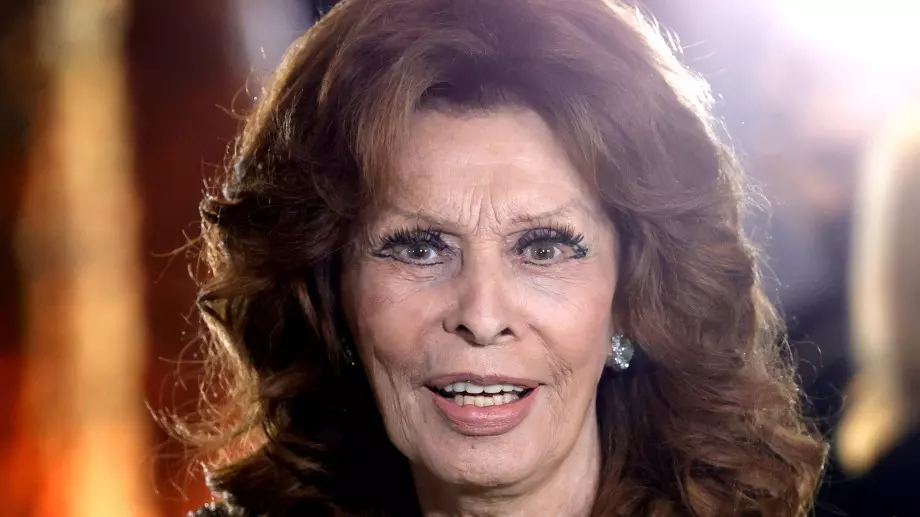 Оперирали са 89-годишната София Лорен