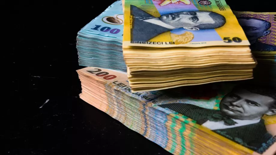 Увеличават минималната работна заплата в Румъния - става по-висока от тази в България