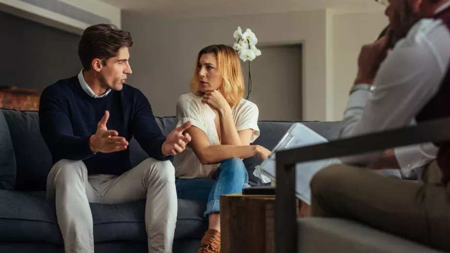 Не ходете на семеен терапевт, правете тези 3 упражнения с половинката си у дома