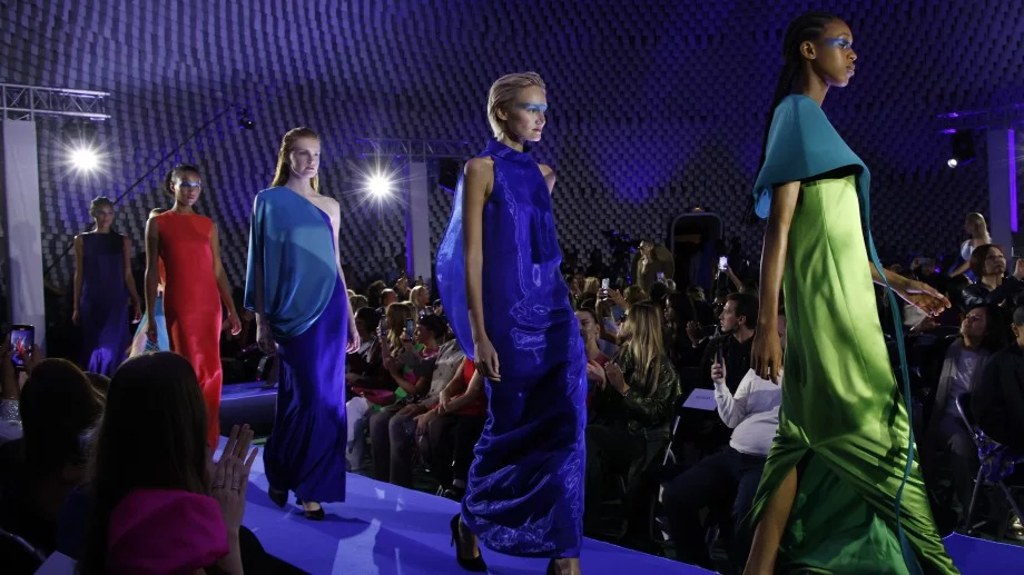 Pierre Cardin впечатли с колекция, вдъхновена от океаните и Космоса (СНИМКИ + ВИДЕО)