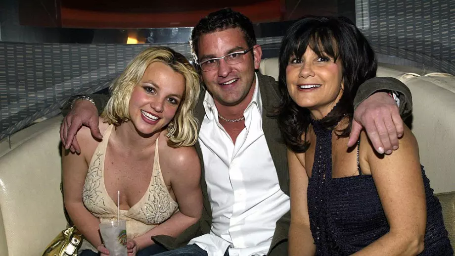 Бритни Спиърс спря кранчето на майка си, почна работа като учителка