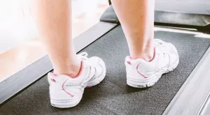 Нов хит в TikTok, ходене назад на бягаща пътека (ВИДЕО)