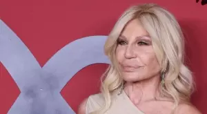 Донатела Версаче получи зелен "Оскар" за мода и скочи в подкрепа на ЛГБТ хората в Италия