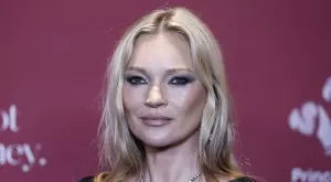 Кейт Мос отпразнува 50-тия си юбилей полугола (СНИМКА)