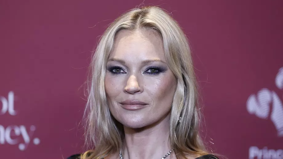 Кейт Мос отпразнува 50-тия си юбилей полугола (СНИМКА)