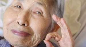 90-годишна служителка в McDonald's вярва, че работата е ключът към нейното здраве