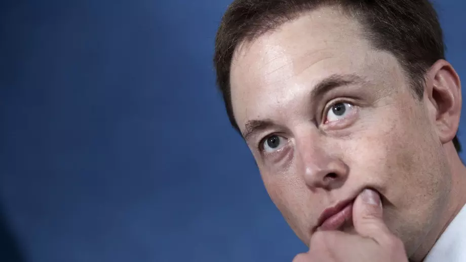 Защо акциите на Tesla изтриха 80 милиарда долара от пазарната си стойност?