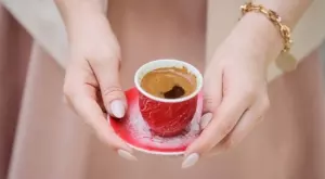 7 силни цитата от "Гръцко кафе" на Катерина Хапсали