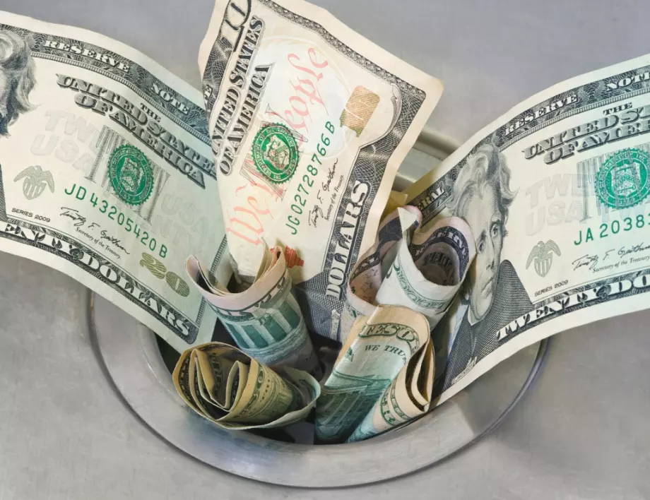 Как войната в Израел може да спука супер балона на долара?