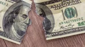 Как централна банка загуби 5 млрд. долара само за една година? 