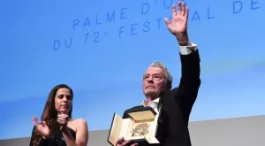 Ален Делон е шокиран от "разкритията" на сина си, пуска жалба срещу него