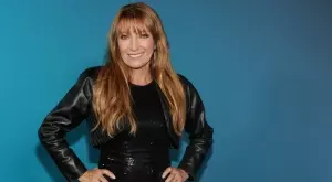 72-годишната Джейн Сиймор показа новия си любим (СНИМКИ)