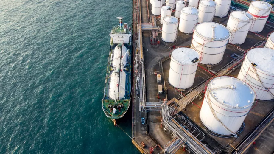 Колко голям е рискът от прекъсване на доставките на петрол заради атаката срещу Израел?