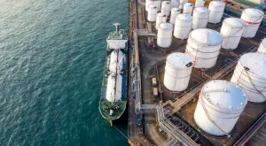 Защо най-голямата компания за петролни услуги не смята да напуска Русия?