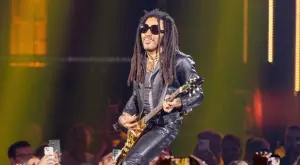 Лени Кравиц e чисто гол в новото си ВИДЕО