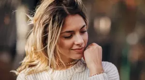 Как да комбинирате плетива с бижута този сезон (СНИМКИ)