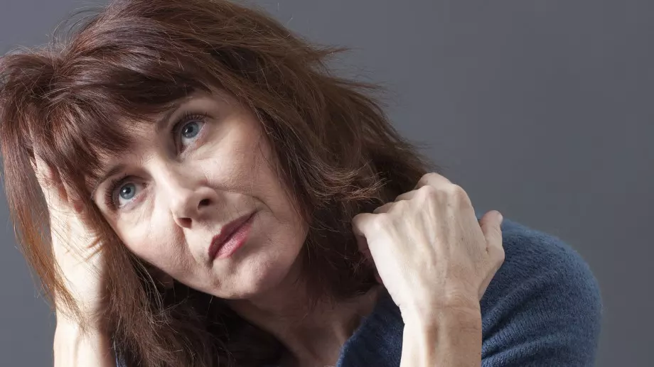 НЕ правете тези 4 неща с косата си, състаряват ви