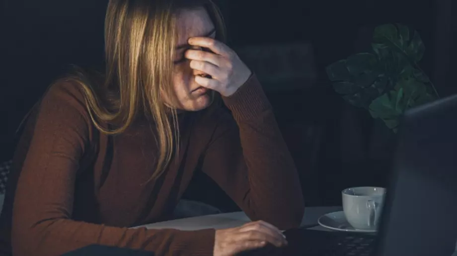 В мрежата, когато се налага и извън нея, когато си поискаме 