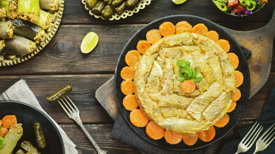 Трябва да пробвате тази рецепта за сарми тип вита баница! (ВИДЕО)