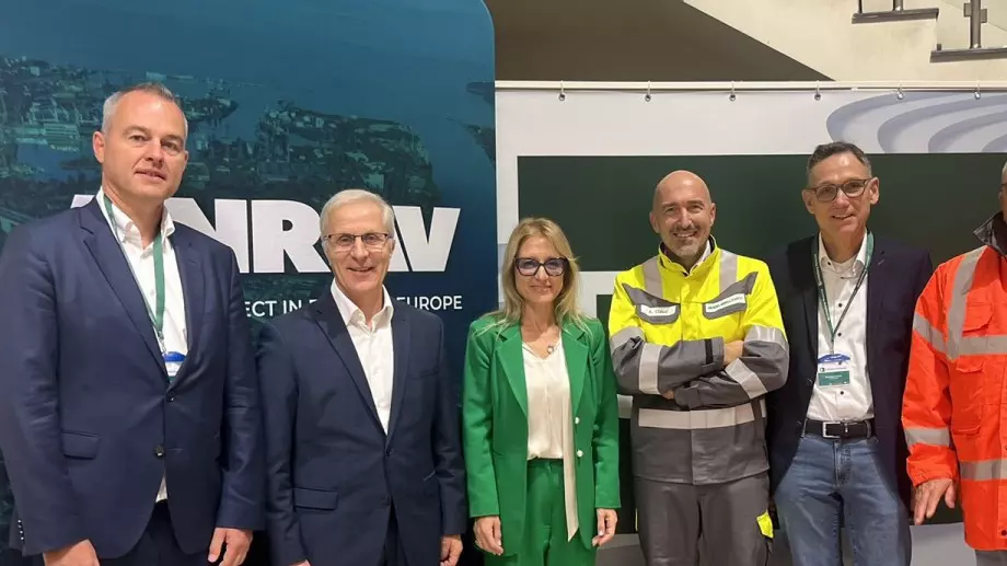 Министър Стойчева: Насърчаваме компаниите да инвестират в нови технологии и иновативни зелени проекти 