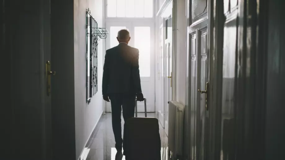 Един от най-скромните милирдери в света, носил часовник Casio за 10 долара и летял само с икономична класа