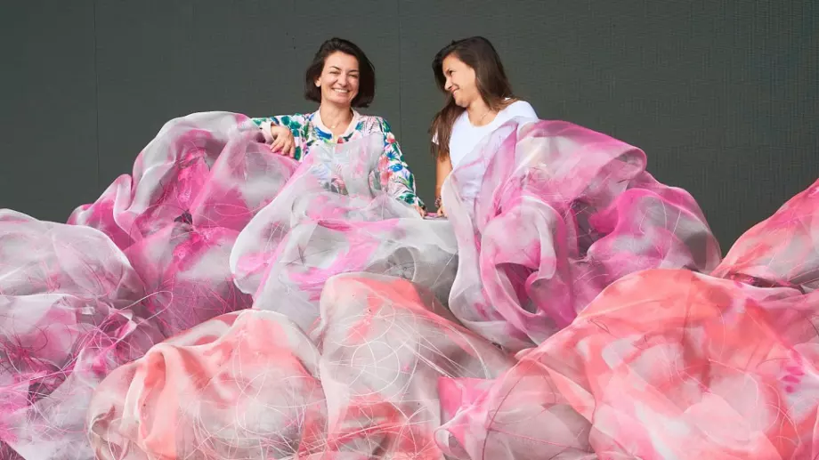 Изложбата-кауза "Розов облак": За силата на жените