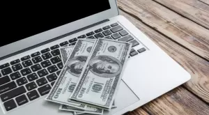 Бизнес, стартиран с помощта на изкуствен интелект и инвестиция от 185 долара, бе продаден за 150 000 долара: "Това буквално печата пари"