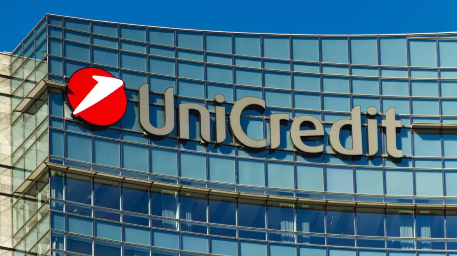 UniCredit купува 9% от гръцката Alpha Bank и поделението ѝ в Румъния 