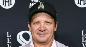 Джеръми Ренър издава музика, вдъхновена от възстановяването му след инцидента със снегорин