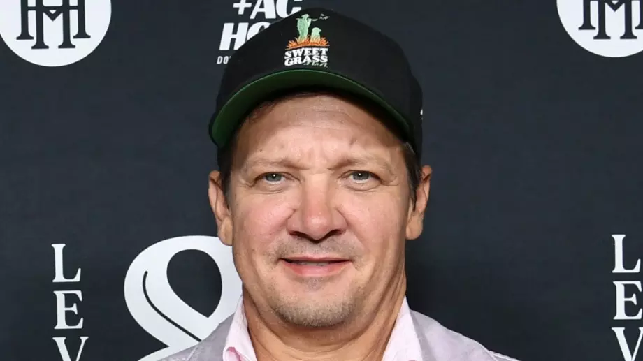 Джеръми Ренър издава музика, вдъхновена от възстановяването му след инцидента със снегорин