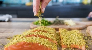 Опитайте: Сьомга с шамфъстък