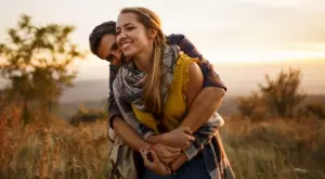 10 подсъзнателни знака, че мъжът ви обича - от дълбините на душата си