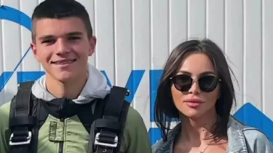 16-годишният син на Алисия заведе приятелката си на Малдивите