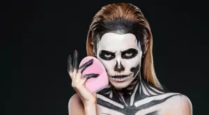 Барби, Малката русалка и Уенсдей Адамс са топ трендовете за Хелоуин грим този призрачен сезон