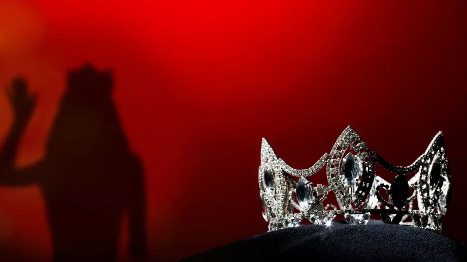 Гордост: Българка грабна титлата "Мисис Европа" (СНИМКИ)