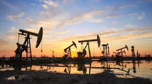 Цената на петрола тръгна надолу заради забавяне на търсенето в САЩ и Китай