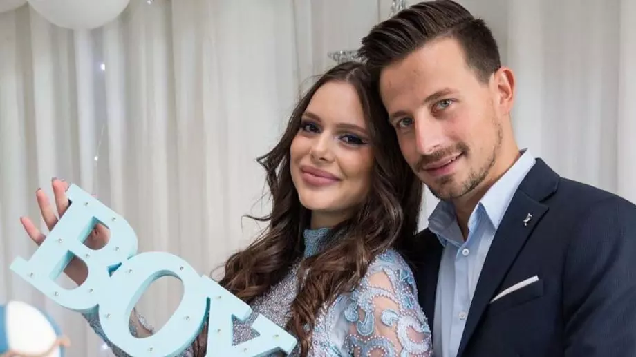 Снахата на Ахмед Доган изкара скандални чатове за сина му (СНИМКИ)