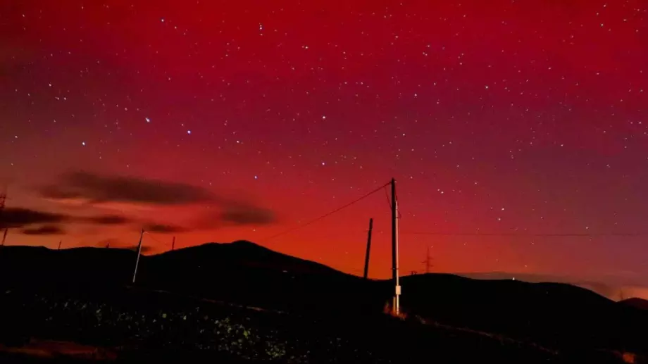 Ванга, Haarp или кемтрейлс: Защо вчера имаше червено сияние?