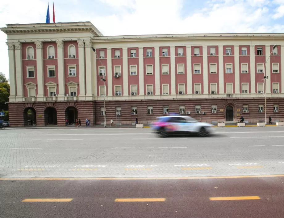 Димки и ексцесии в парламента на Албания (ВИДЕО)