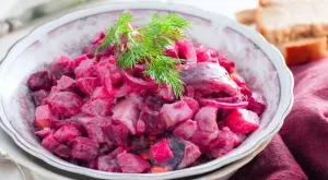 Не сте яли по-вкусна салата с цвекло и майонеза