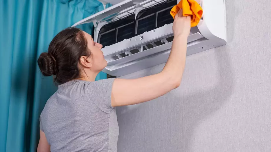 Как правилно да почистим климатика, за да не вреди на здравето ни